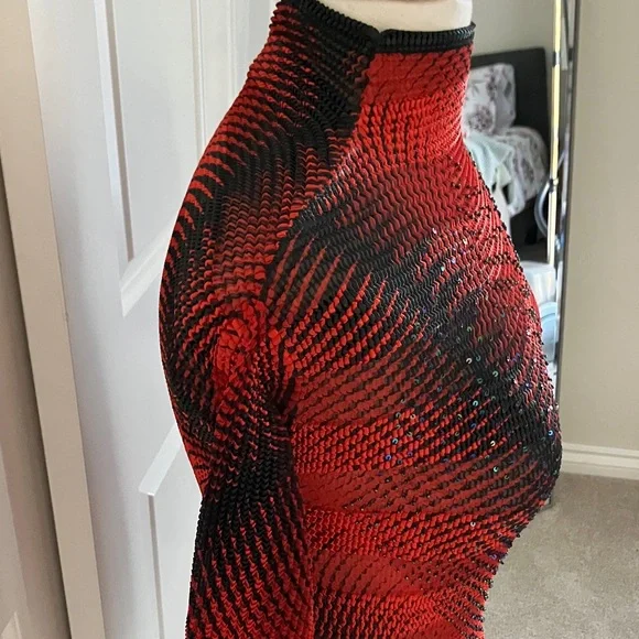 Alberto Makali Red and Black Mesh Top - Picture 6 of 7